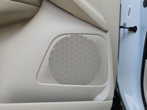 Used 2018 Nissan Murano Platinum image 11