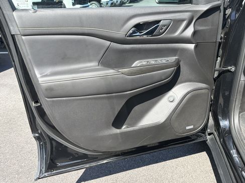 Used 2020 GMC Acadia SLT FWD image 14