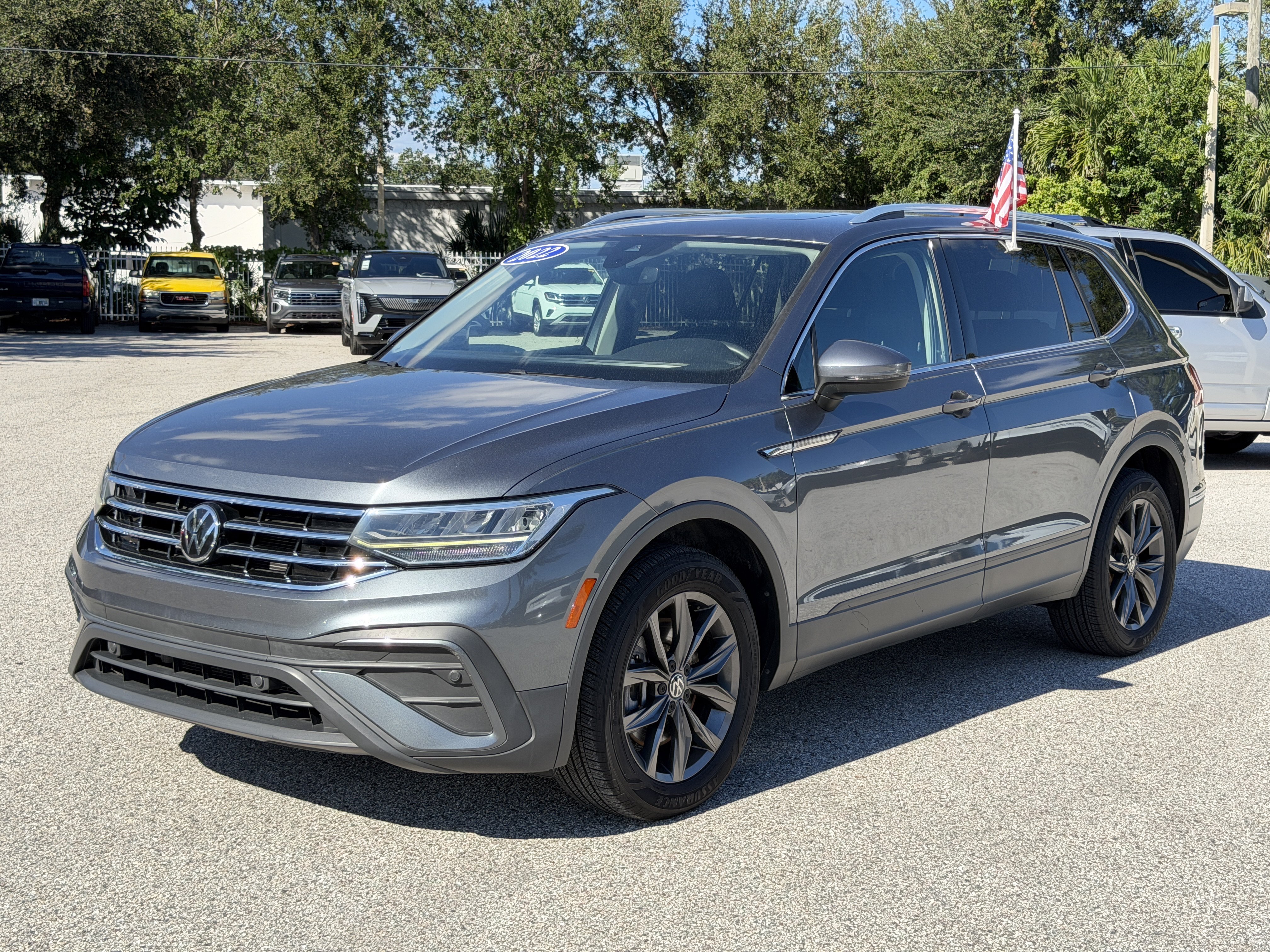 Certified 2022 Volkswagen Tiguan SE FWD image 3