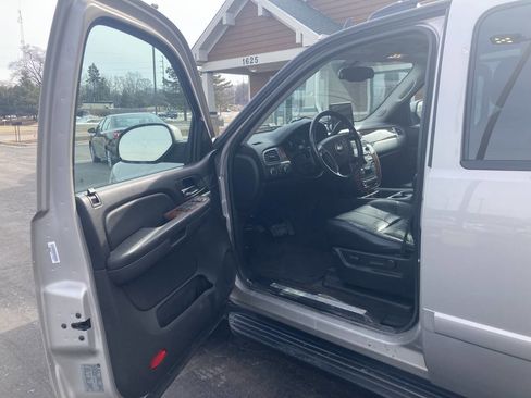Used 2007 Chevrolet Avalanche LT w/ LT Preferred Equipment Group image 9