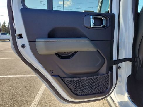 New 2025 Jeep Gladiator Mojave w/ Convenience Group image 12