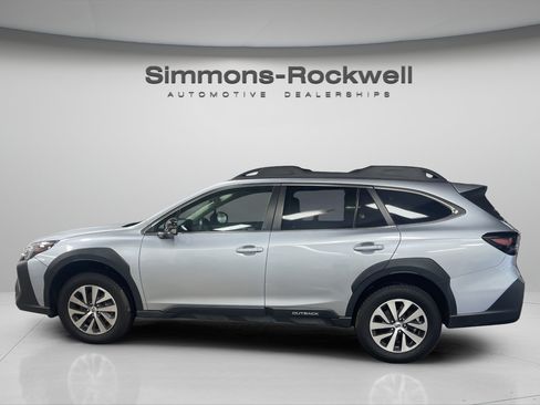 Used 2023 Subaru Outback Premium AWD/4WD image 2