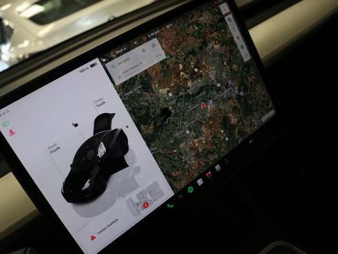 Used 2023 Tesla Model Y Long Range AWD/4WD image 25