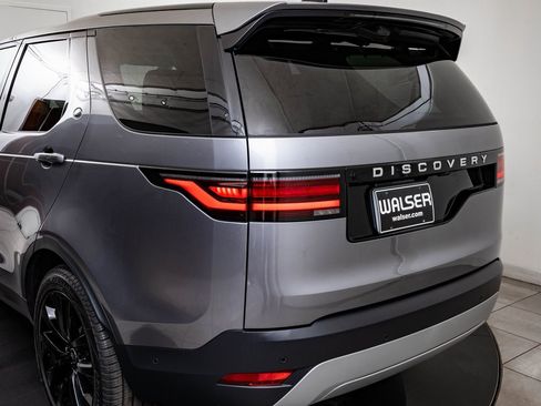 New 2026 Land Rover Discovery S image 19
