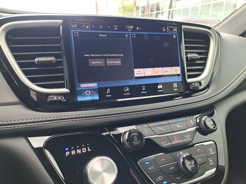 New 2026 Chrysler Pacifica Select w/ S Appearance Package image 15