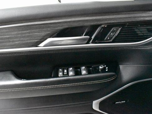 Used 2024 Jeep Wagoneer Series II w/ Flexible Seating Group image 19