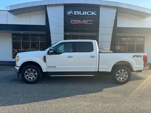 Used 2021 Ford F250 Lariat w/ Lariat Ultimate Package image 3