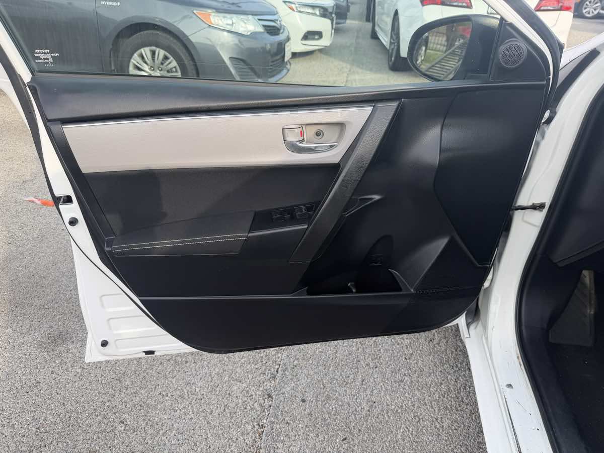 Used 2017 Toyota Corolla LE FWD image 17