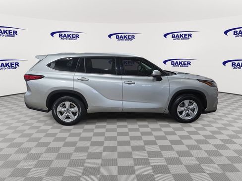 Used 2021 Toyota Highlander L image 4