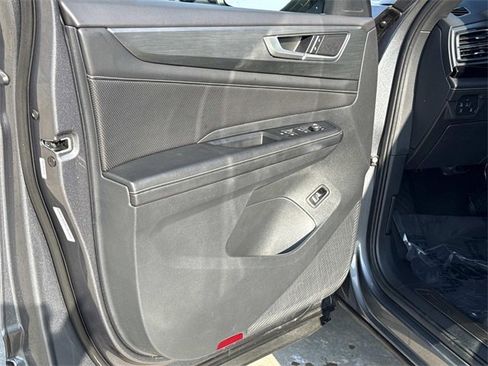 Certified 2025 Volkswagen Atlas Cross Sport SE image 11