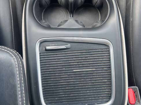 Used 2023 Chrysler Pacifica Touring-L FWD image 16