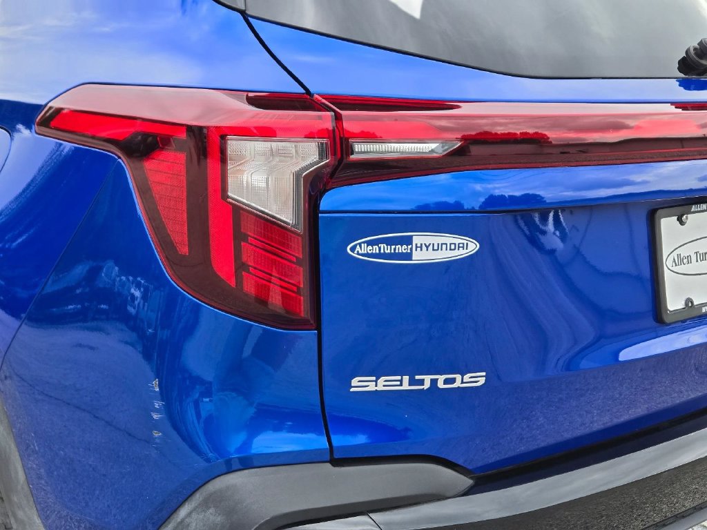 Used 2025 Kia Seltos S AWD/4WD image 7