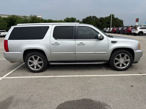 Used 2013 Cadillac Escalade ESV Luxury AWD/4WD image 6