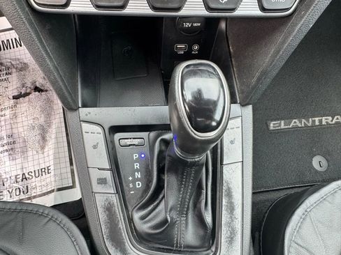 Used 2019 Hyundai Elantra Limited w/ Ultimate Package 02 FWD image 18