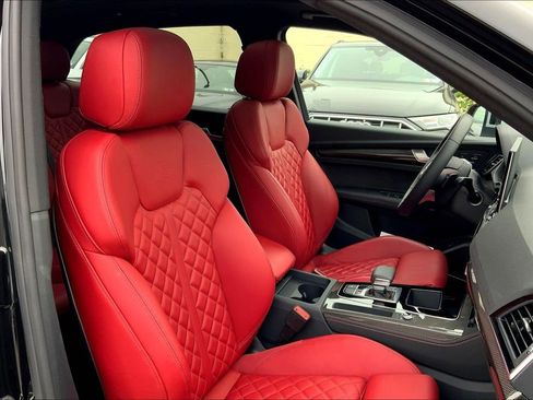 Certified 2025 Audi SQ5 Prestige image 9