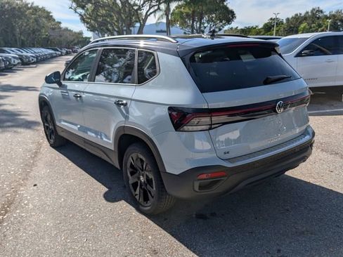 New 2026 Volkswagen Taos SE FWD image 10