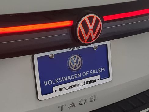 New 2025 Volkswagen Taos SE AWD/4WD image 11