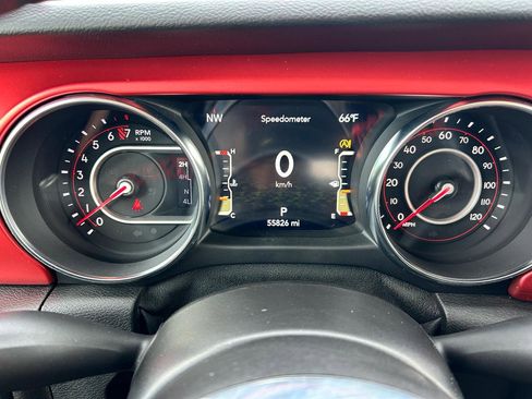 Used 2021 Jeep Gladiator Rubicon AWD/4WD image 5