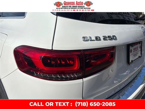 Used 2021 Mercedes-Benz GLB 250 4MATIC w/ Premium Package image 33