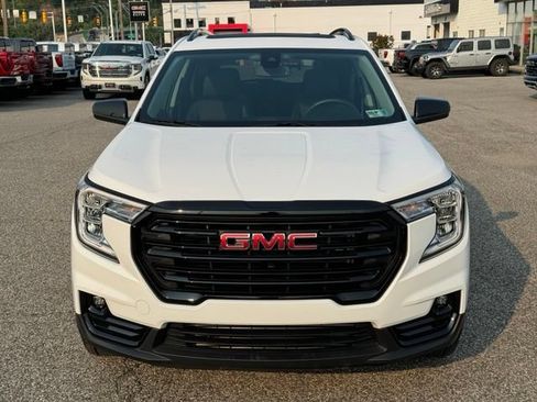 Used 2024 GMC Terrain SLT w/ Infotainment Package II AWD/4WD image 9