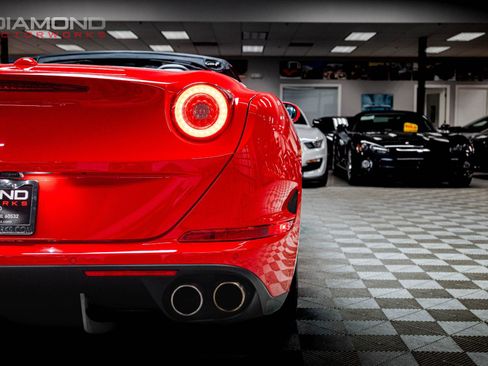 Used 2015 Ferrari California T image 24