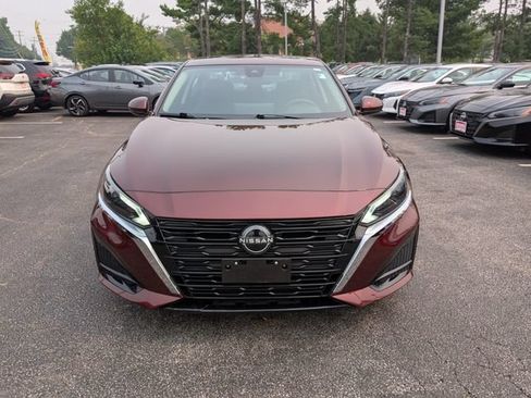 Used 2024 Nissan Altima 2.5 SV w/ SV Premium Package AWD/4WD image 8