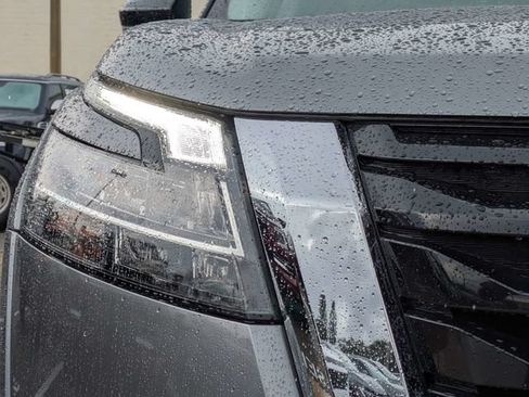Used 2024 Nissan Pathfinder Platinum FWD image 10