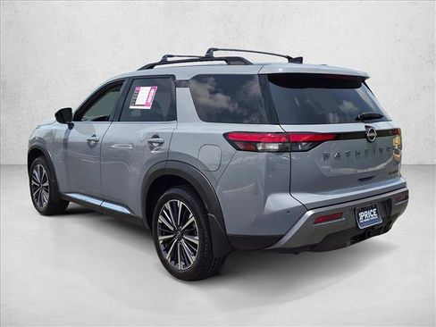 Used 2026 Nissan Pathfinder Platinum FWD image 8