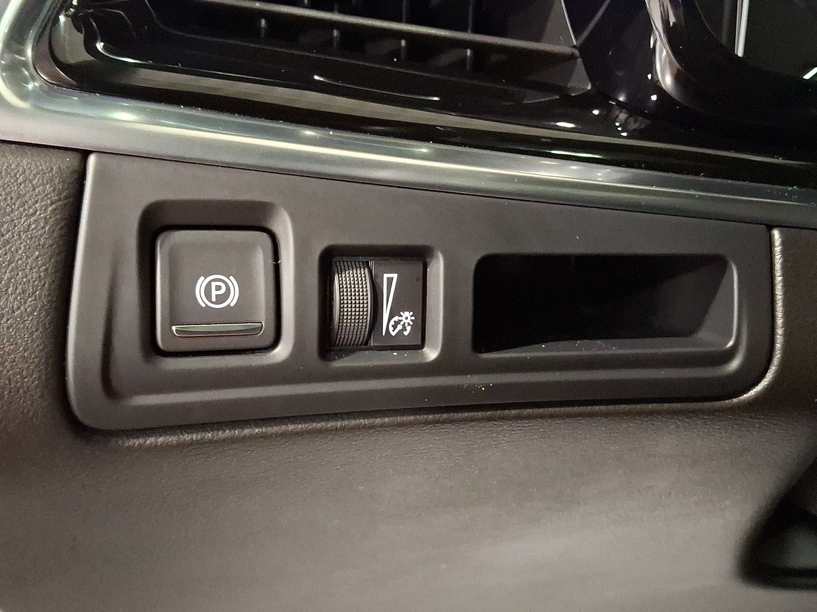 Certified 2023 Cadillac XT6 Premium Luxury AWD/4WD image 32