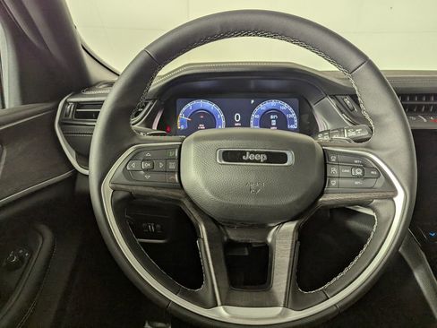 New 2026 Jeep Grand Cherokee Altitude image 11