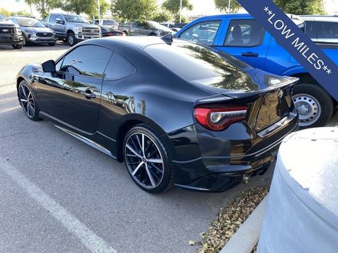 Used 2019 Toyota 86 TRD SE RWD image 2