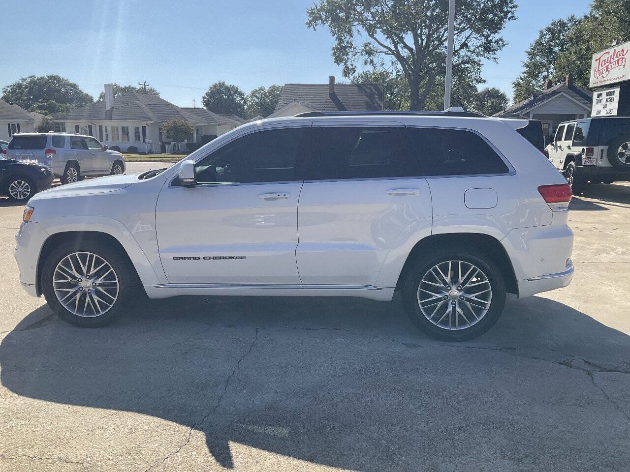Used 2017 Jeep Grand Cherokee Summit w/ Platinum Series Group RWD image 6