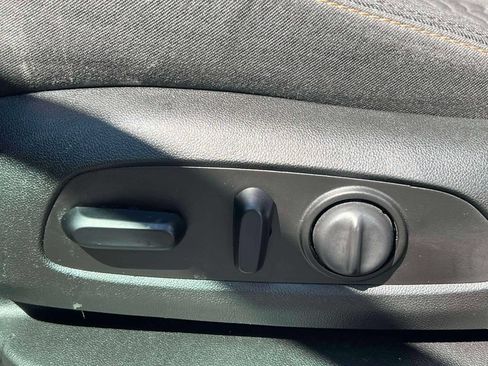 Used 2019 Chevrolet Equinox LT FWD image 21