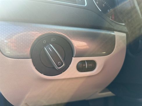 Used 2017 Volkswagen Jetta SE image 38