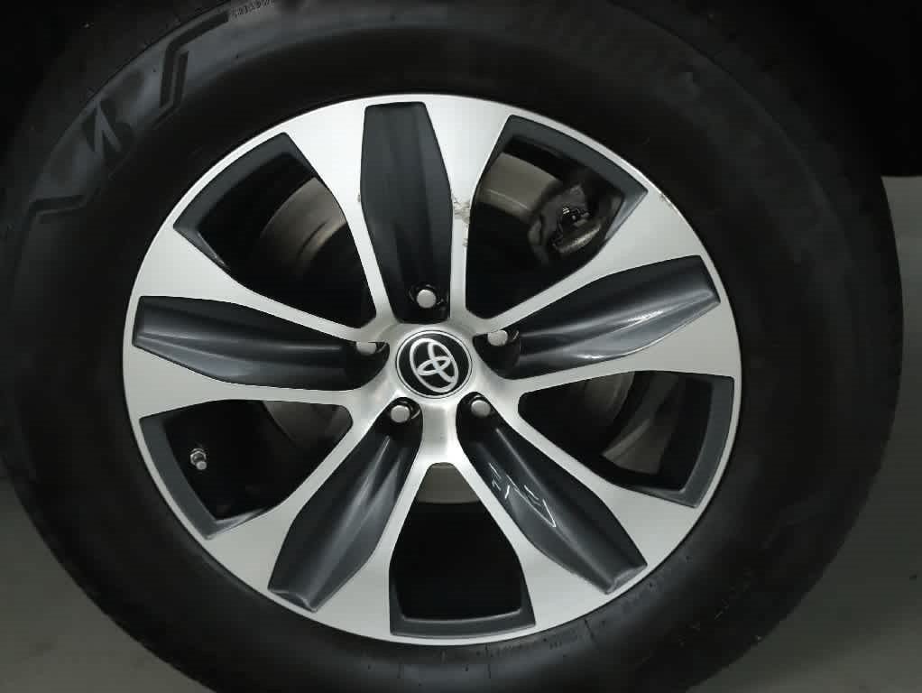 Used 2023 Toyota Highlander XLE FWD image 40