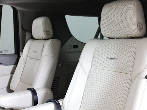 Used 2025 Cadillac Escalade ESV Sport Platinum RWD image 40