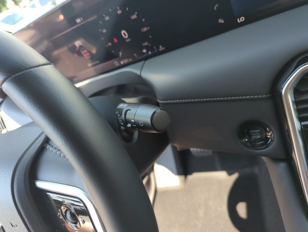 Used 2025 Nissan Armada SV AWD/4WD image 24