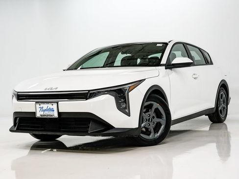 Certified 2025 Kia K4 FWD image 1