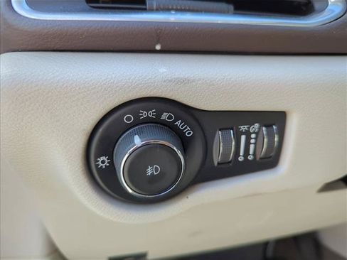 Used 2019 Chrysler Pacifica Touring-L Plus w/ Advanced Safetytec Group FWD image 22
