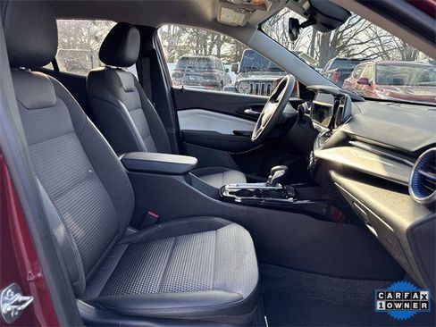 Used 2024 Chevrolet Trax LT w/ LPO, Blackout Package image 30