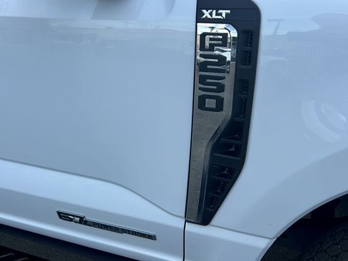 Used 2024 Ford F250 XLT w/ FX4 Off-Road Package AWD/4WD image 17