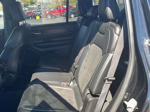 Used 2024 Jeep Grand Cherokee L Laredo image 22