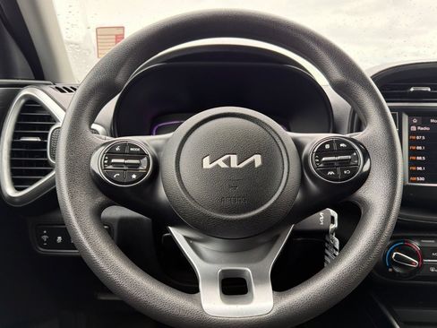 Used 2023 Kia Soul LX w/ LX Technology Package FWD image 21