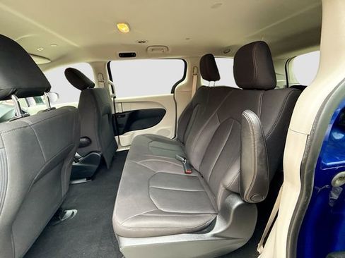 Used 2018 Chrysler Pacifica L image 23