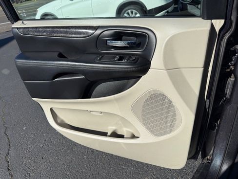 Used 2014 Dodge Grand Caravan American Value Package w/ UConnect Hands-Free Group image 22