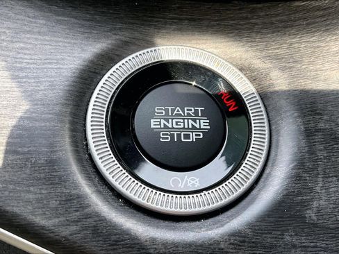 Used 2023 Jeep Grand Cherokee Limited image 36