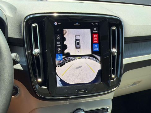 New 2026 Volvo XC40 B4 Plus w/ Climate Package FWD image 25