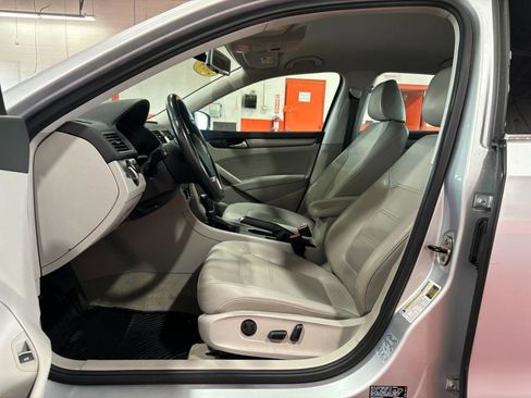 Used 2014 Volkswagen Passat 2.5 SE image 12