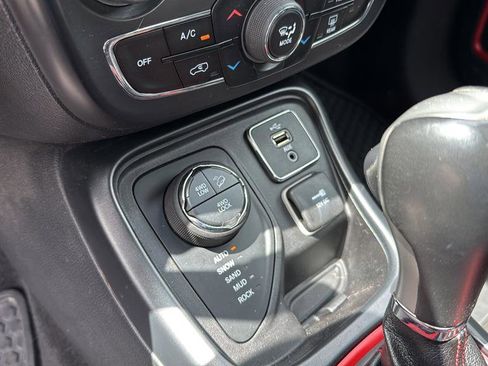 Used 2018 Jeep Compass Trailhawk w/ Navigation Group AWD/4WD image 26