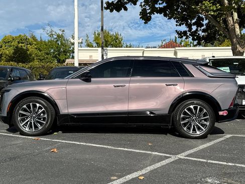 Used 2024 Cadillac Lyriq Sport AWD/4WD image 8